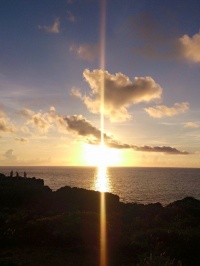 沖縄の万座毛の夕陽に想いを馳せて・・・！