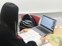 アジア言語コースの1年生は今オンライン留学中！！