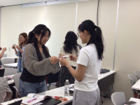 【留学生コース】名刺交換に挑戦