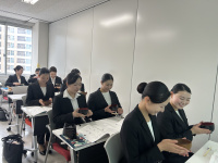 美しい箸使いを習得しています