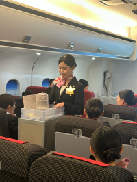 スカイマークさま連携授業「CAドリンクサービス」